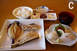 おまかせ定食C 　1,650円　本日のお刺身と干物